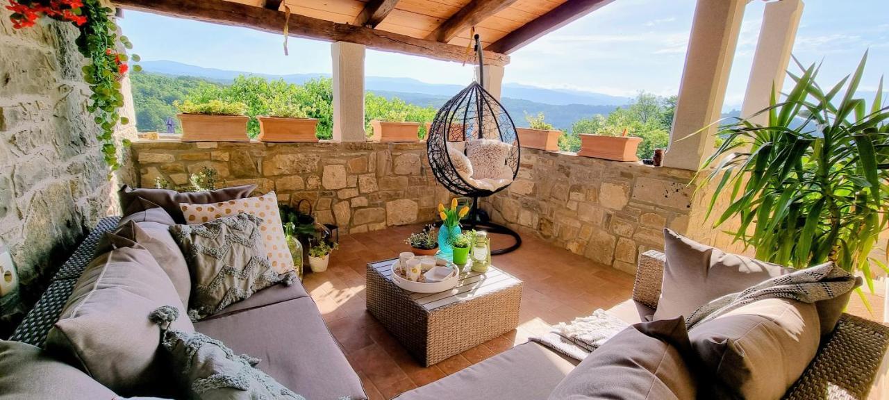 Apartment In The Smallest Town In The World Hum Exterior photo