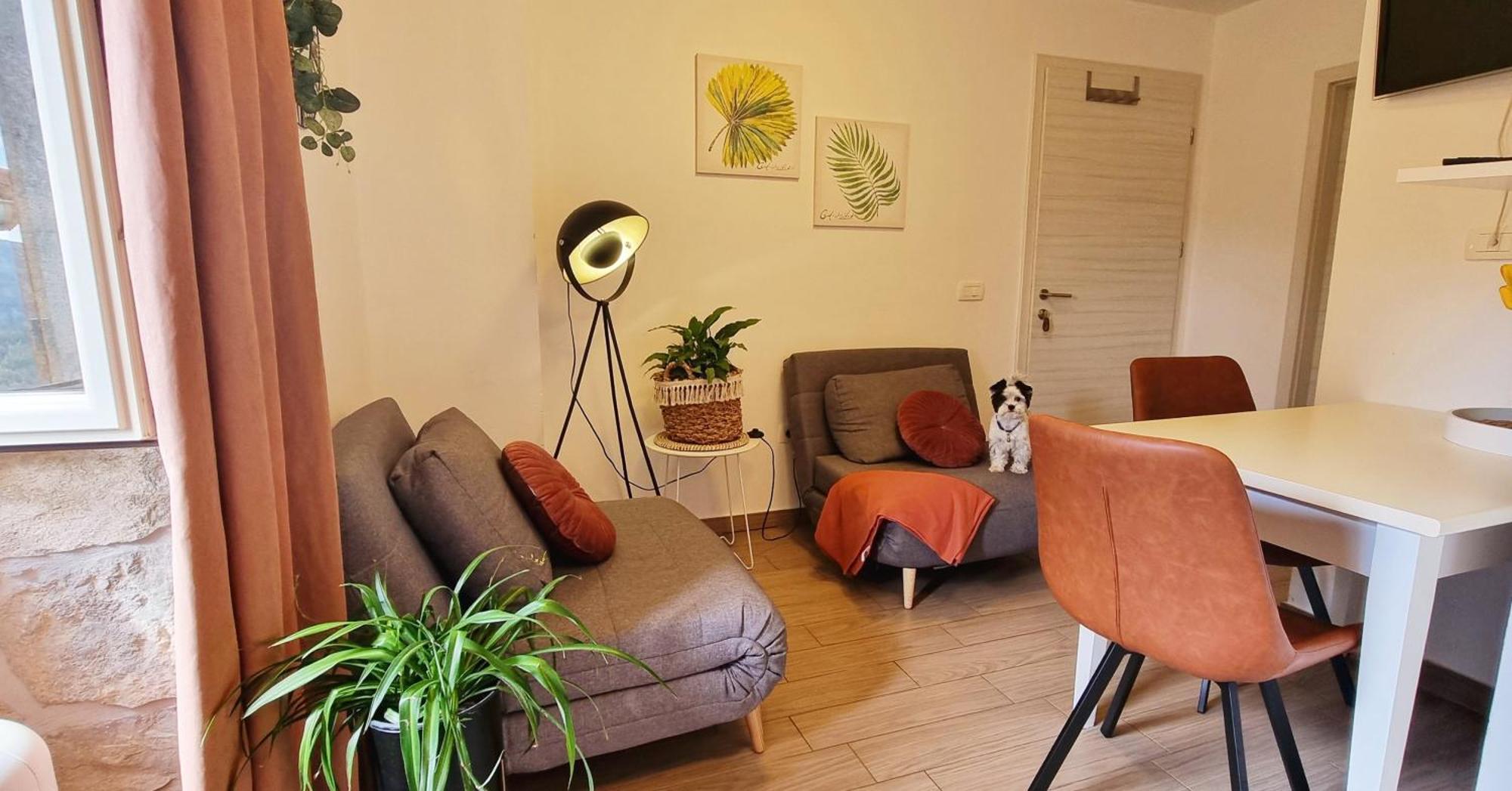 Apartment In The Smallest Town In The World Hum Exterior photo